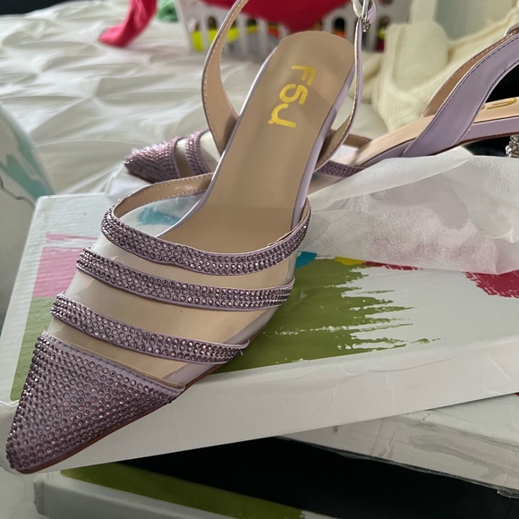 BNWT in box, lavender lilac sandals with gemstone heels! - Picture 4 of 5